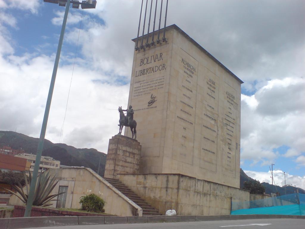 Bogota Rooms Heroes ภายนอก รูปภาพ